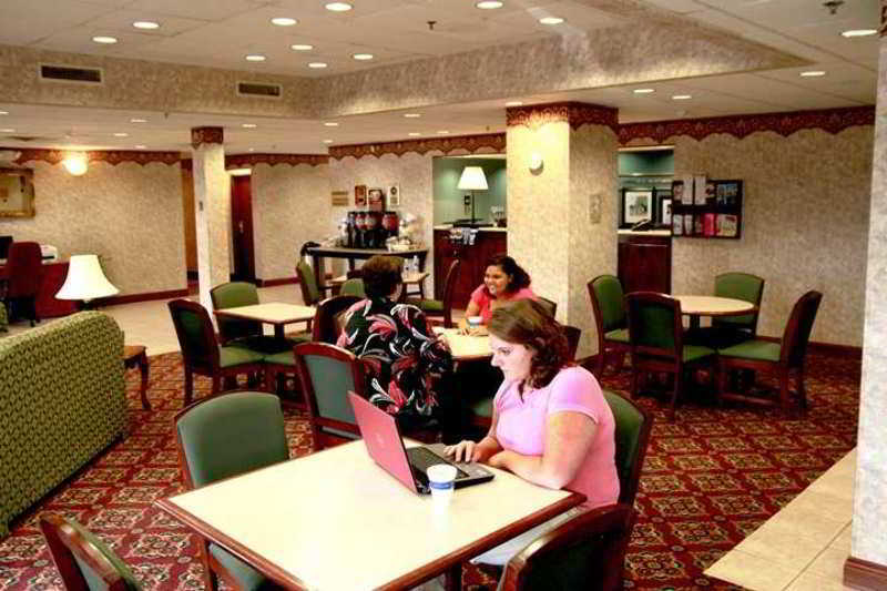 Hampton Inn Winfield Teays Valley Restaurant photo